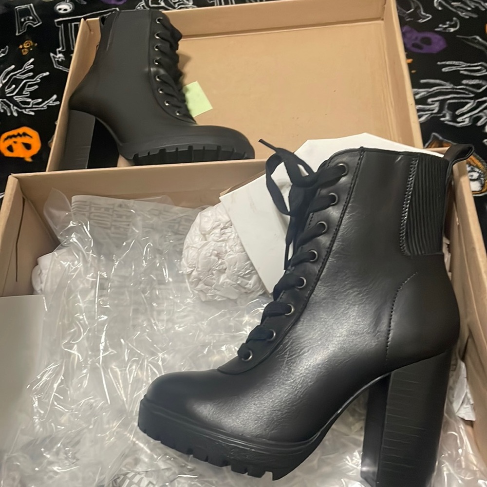Brand new never worn Steve Madden boots - Picture 2 of 5